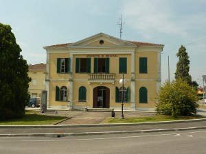 1024px-Municipio di Mezzani(wikipedia)